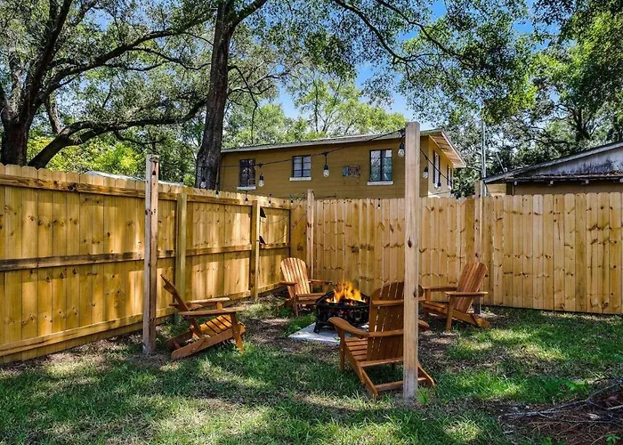 Lone Oak House *